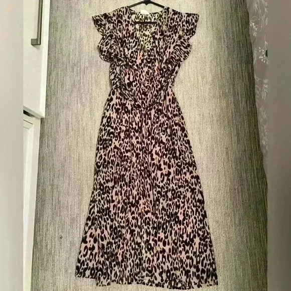 MEDIUM LEOPARD CHEETAH DRESS WITH FLUTTER SLEEVES - Picture 7 of 13